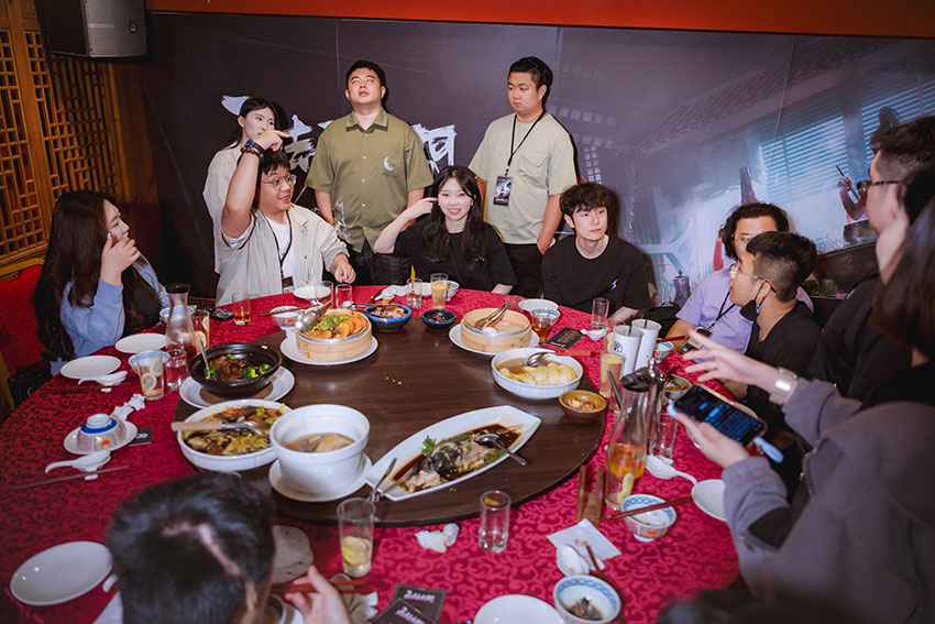 玩家邊享用餐點邊與開發團隊互動問答-2