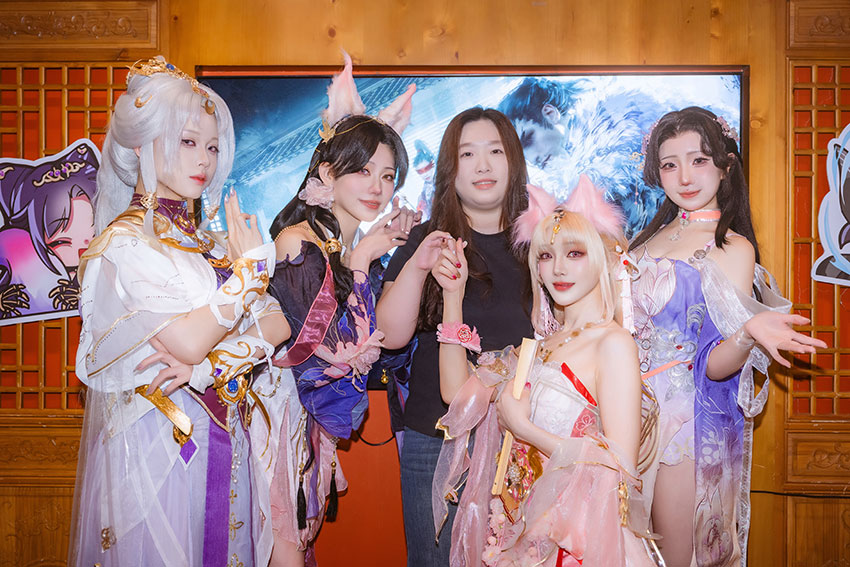 Coser與玩家近距離互動、合影留念