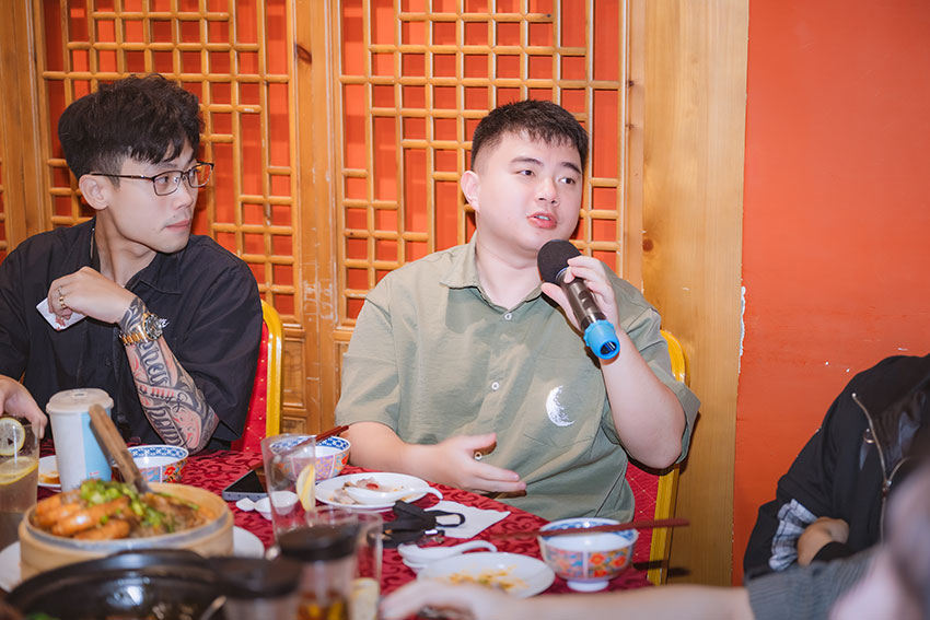 玩家邊享用餐點邊與開發團隊互動問答-1