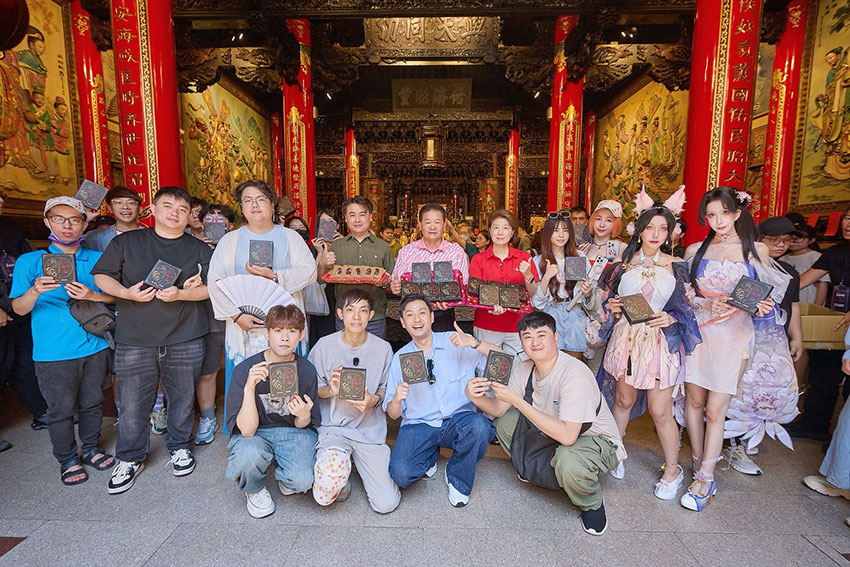 《永劫無間》聯名平安符完成過火儀式 進香團代表共同祈福